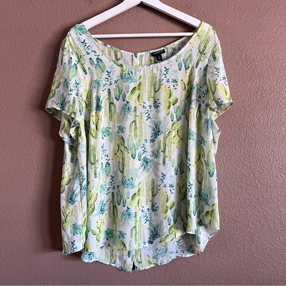 Torrid Abbey Georgette Green Cactus Pattern Button Back Blouse Size 0X